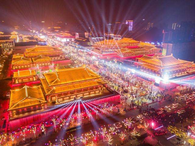 中国每晚“免费”开路灯，庞大的电费由谁买单 